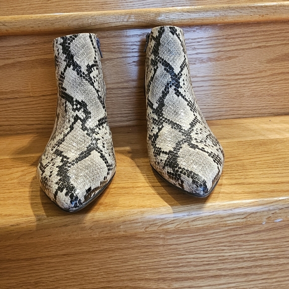 Clarks Ankle Boots - Picture 2 of 6